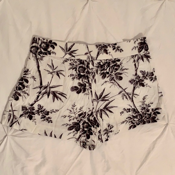 LOFT patterned shorts - Picture 4 of 5